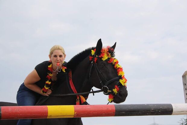 CAV Fotowettbewerb BR ballverrueckte Pferde Anne
