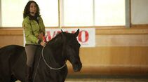 CAV Kenzie Dysli  Freiheitsdressur Horsemanship Halsring Academie