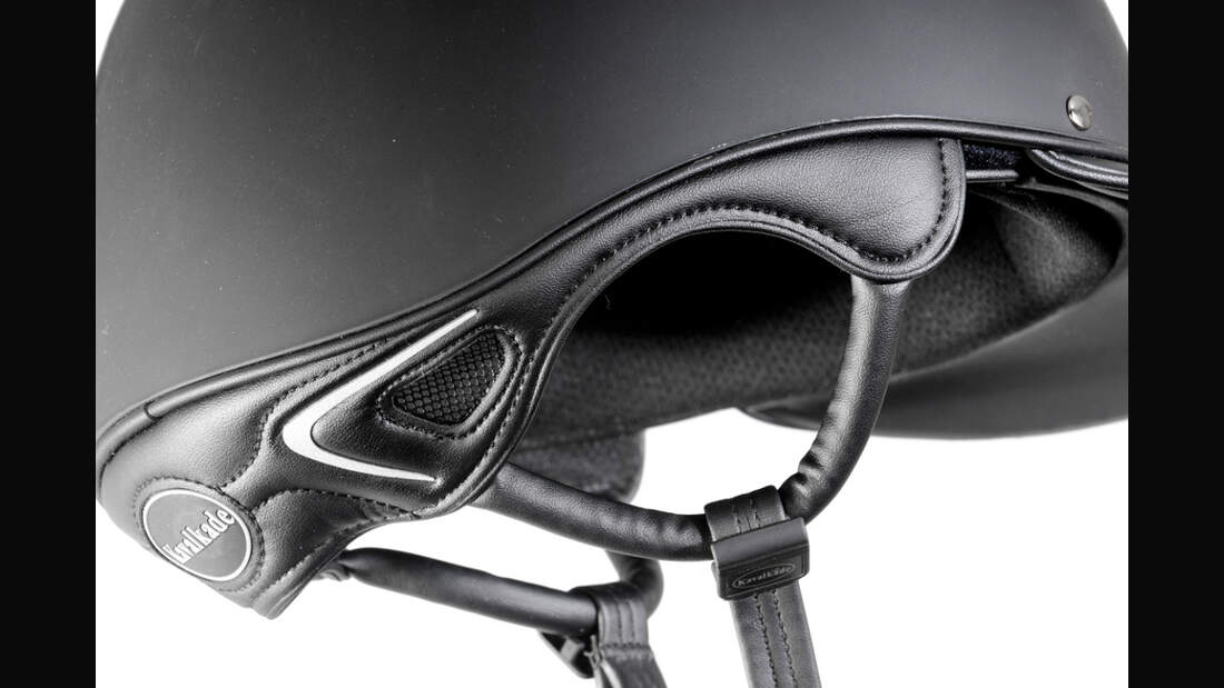 CAV Reithelmtest Kavalkade 2 (jpg)