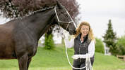 CAVALLO hautnah: Claudia Münch, Pionierin der FN-Bodenarbeitsausbildung, mit Schulpferd Lexus